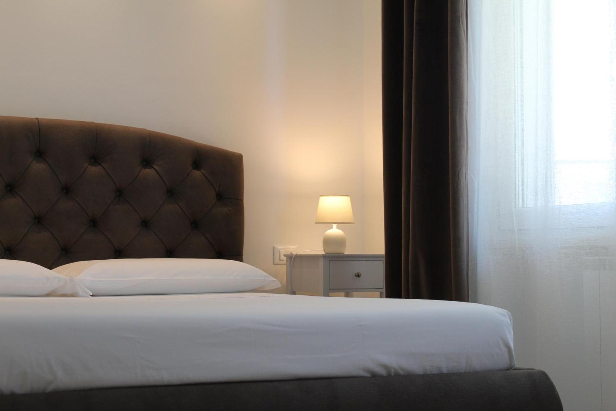Villa Forte Salvi - Rooms 佩斯基耶拉德加达 外观 照片