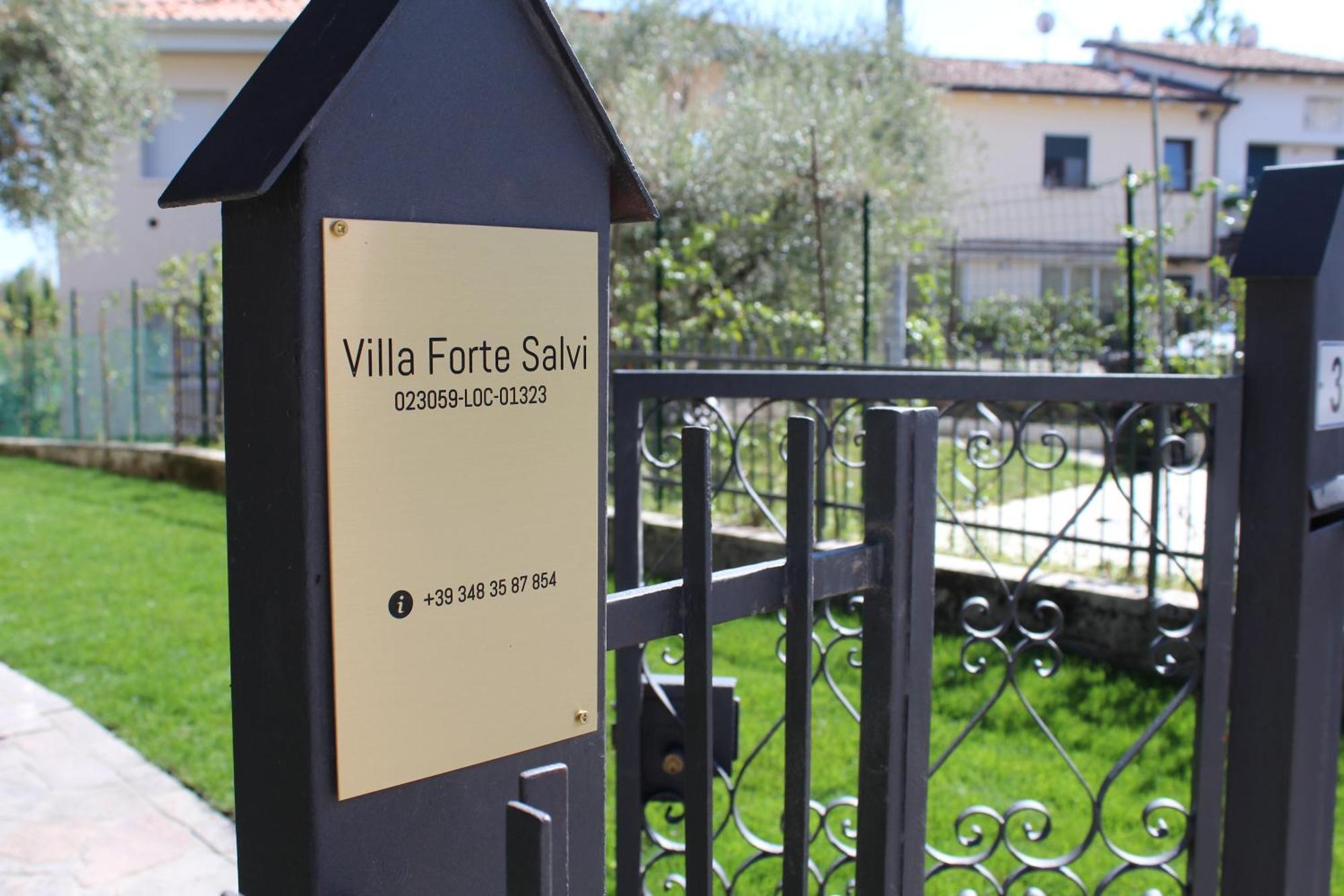 Villa Forte Salvi - Rooms 佩斯基耶拉德加达 外观 照片