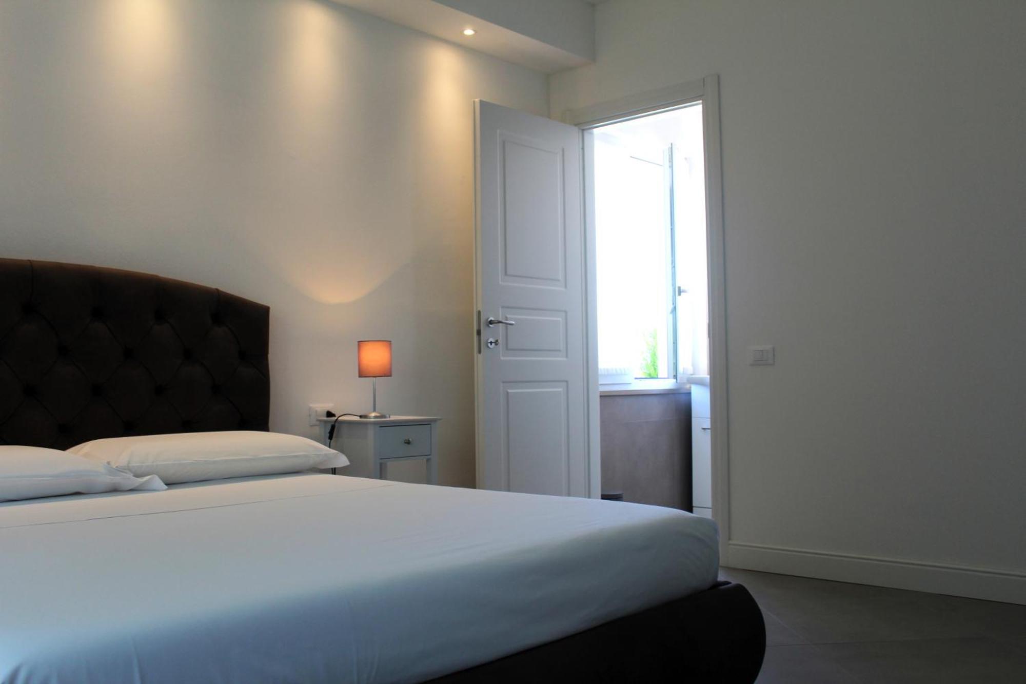 Villa Forte Salvi - Rooms 佩斯基耶拉德加达 外观 照片